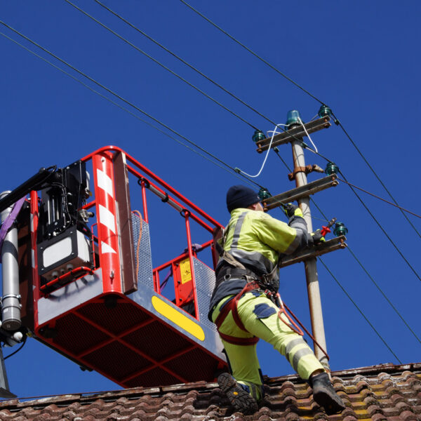 Arbeiten in der Nähe von elektrischen Freileitungen - Unterweisung / Arbeitsanweisung